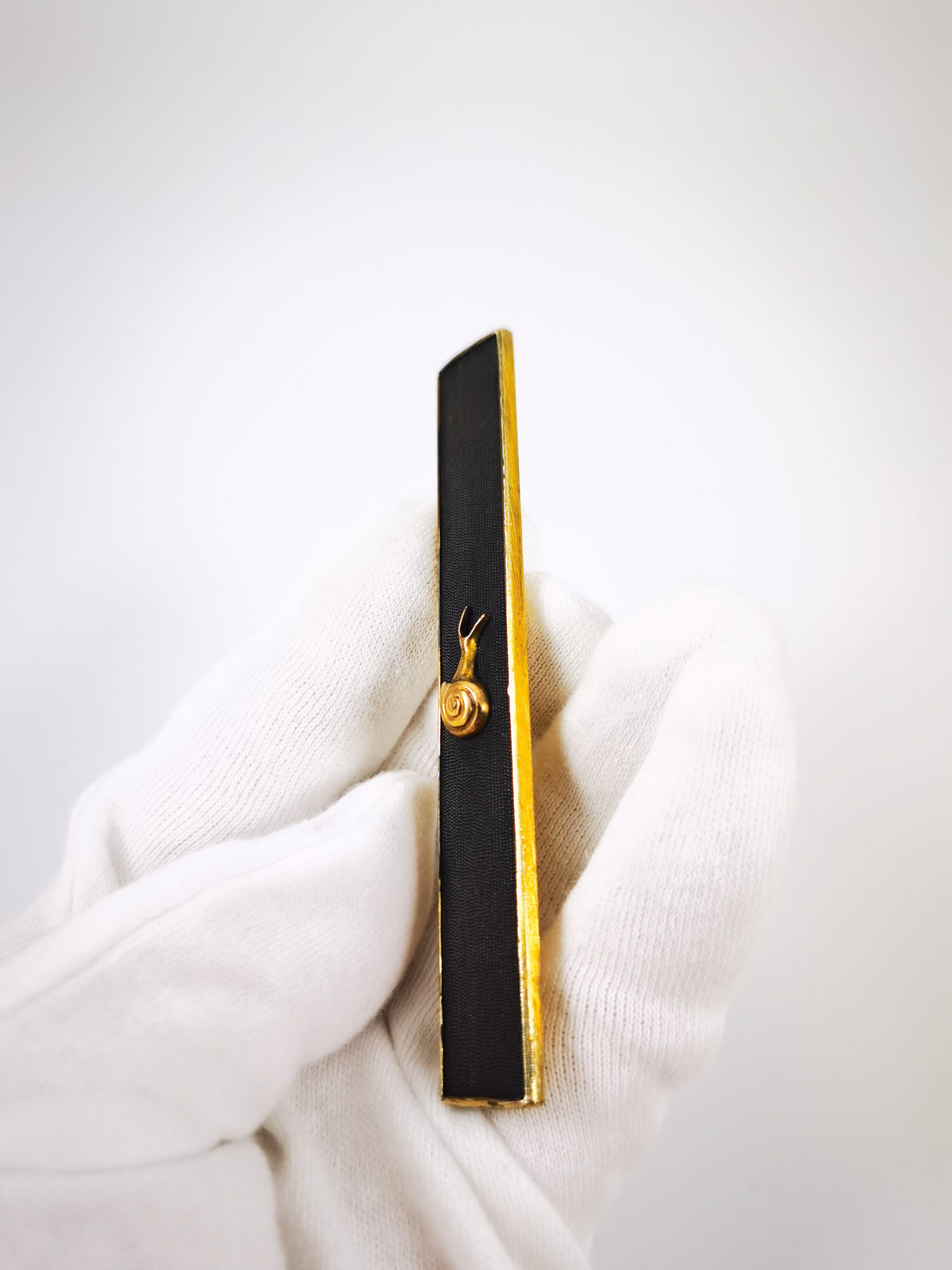 Japanese Sword Fitting Snail motif kozuka for Wakzaishi and Tanto Edo Period Antique D148