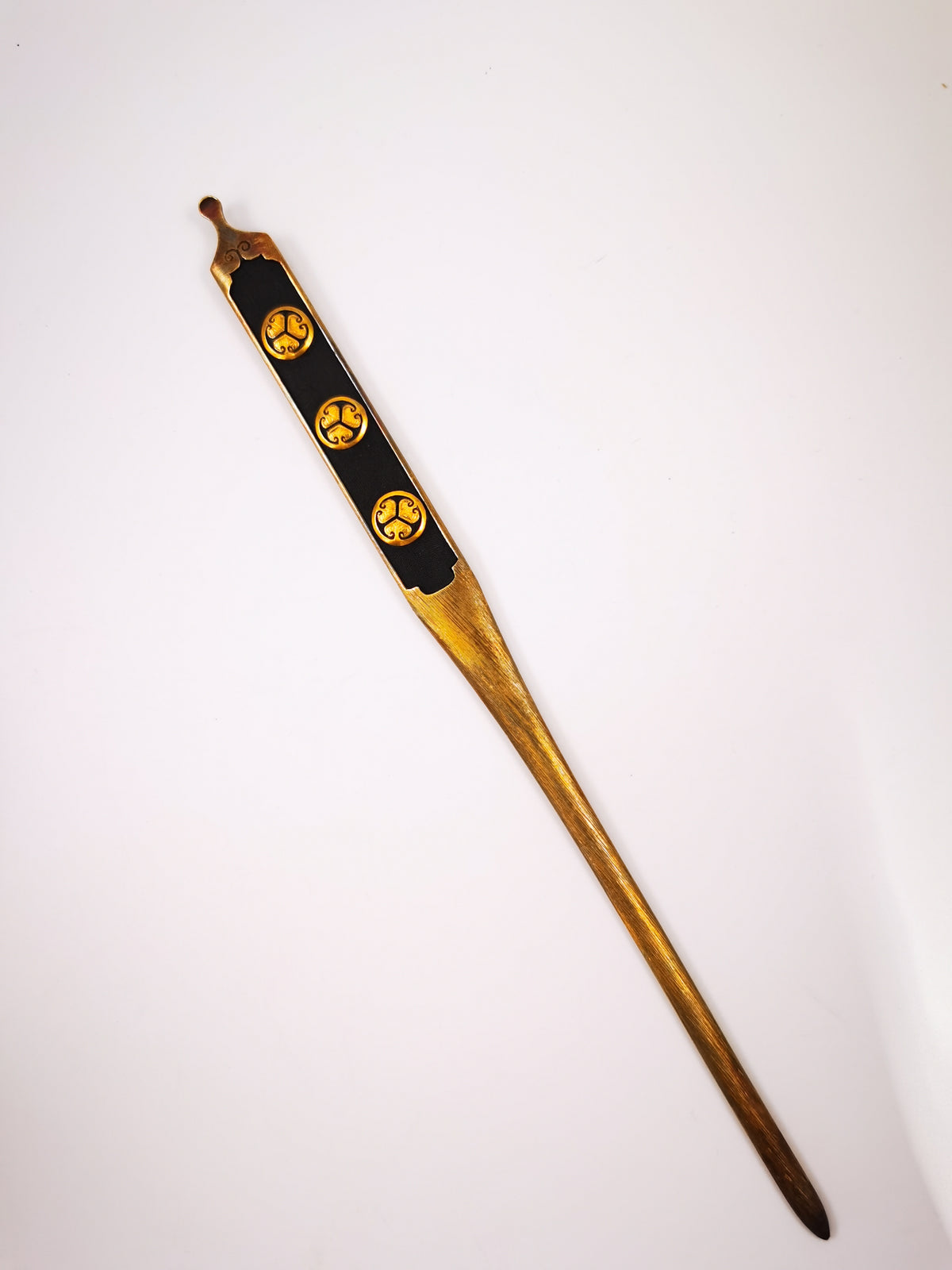 Japanese Sword Fitting Tokugawa Mitsuba-Aoi Clan Crest Kogai for Wakzaishi and Tanto Edo Period Antique D155