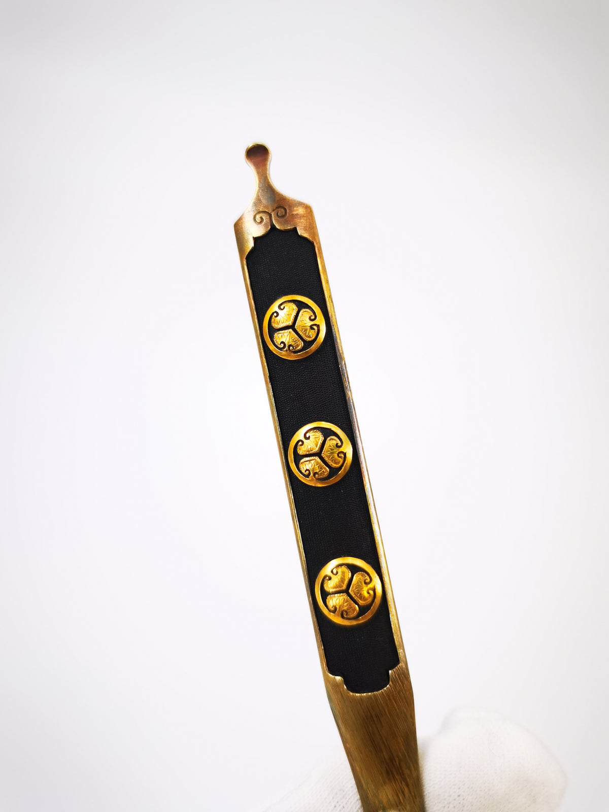 Japanese Sword Fitting Tokugawa Mitsuba-Aoi Clan Crest Kogai for Wakzaishi and Tanto Edo Period Antique D155