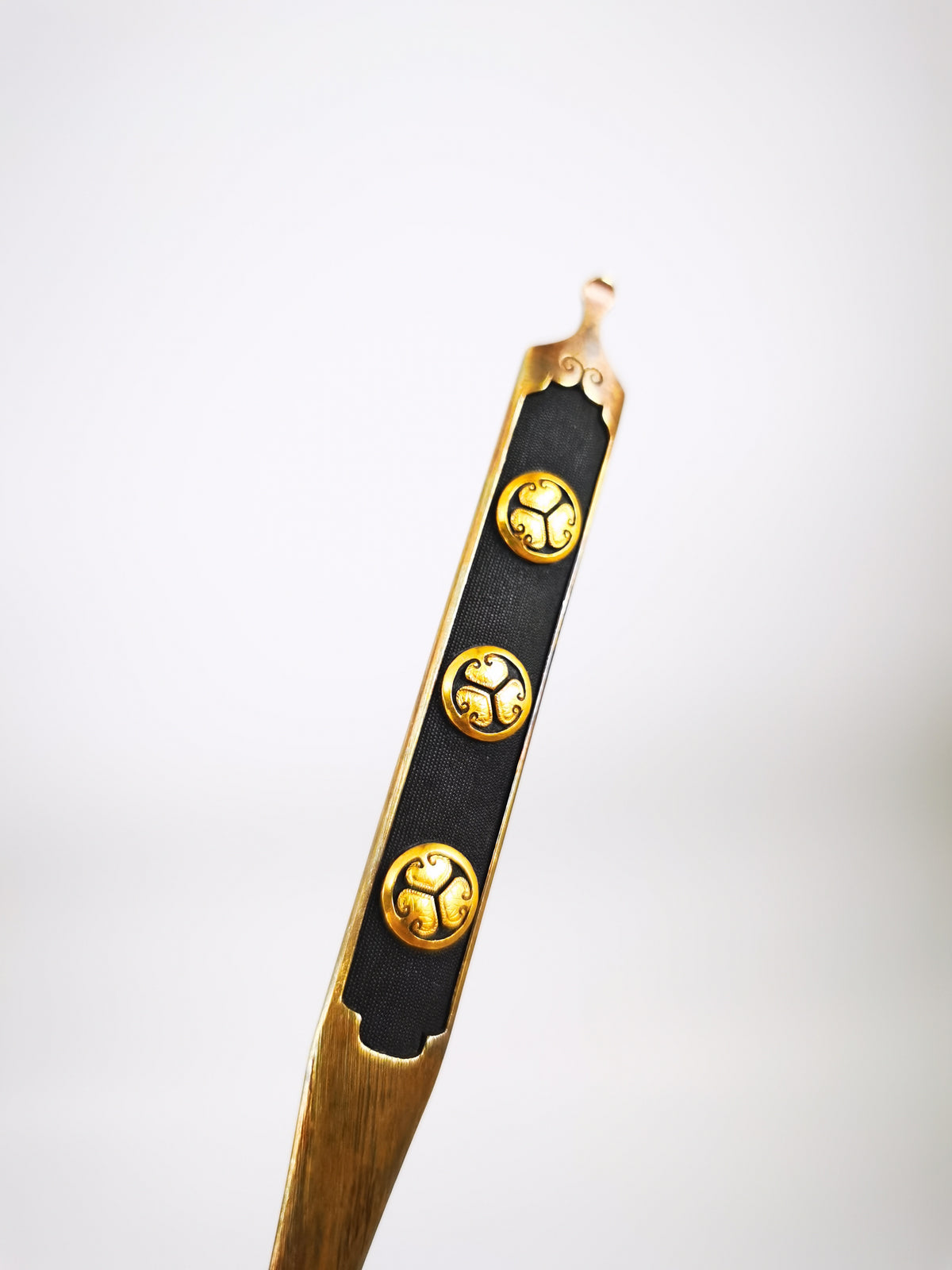 Japanese Sword Fitting Tokugawa Mitsuba-Aoi Clan Crest Kogai for Wakzaishi and Tanto Edo Period Antique D155